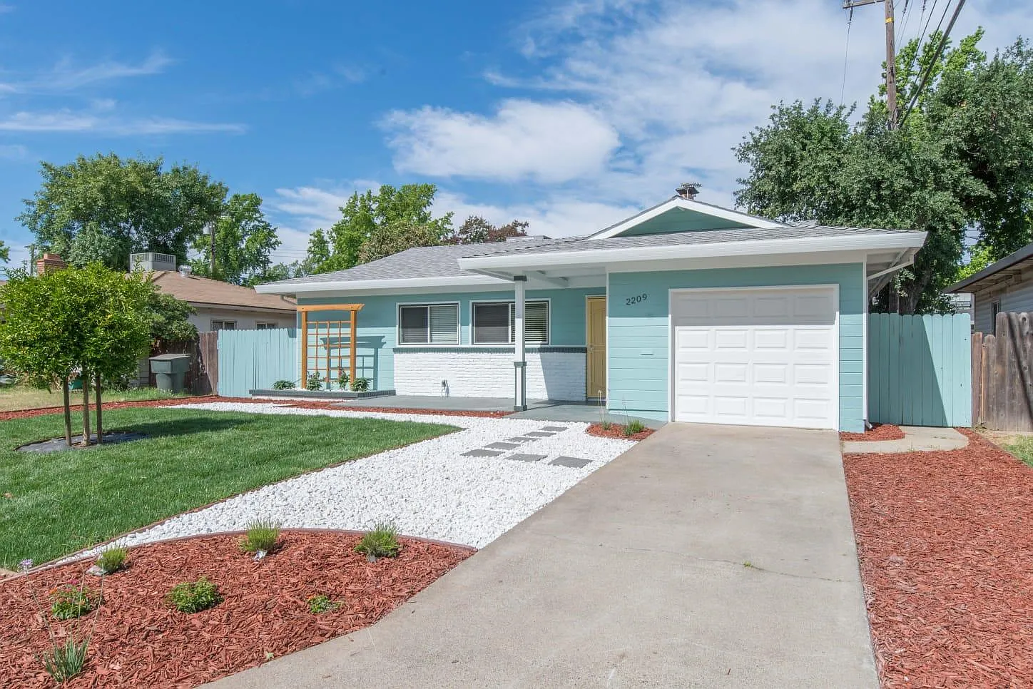 2209 Byron Rd — Photo 1