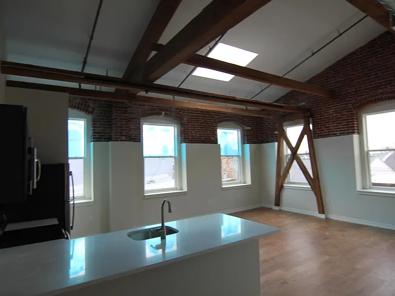 Cambridge Lofts — Photo 7