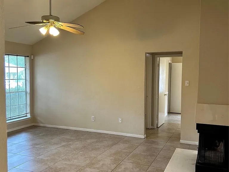 2306 Old Oak Ln — Photo 5