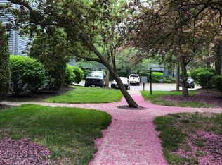 1007 Woodhaven Dr, Edison, NJ