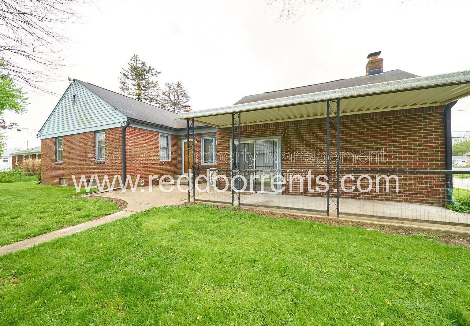 3 bed, 2.0 bath, 2980 sqft, $1,595 — Photo 2