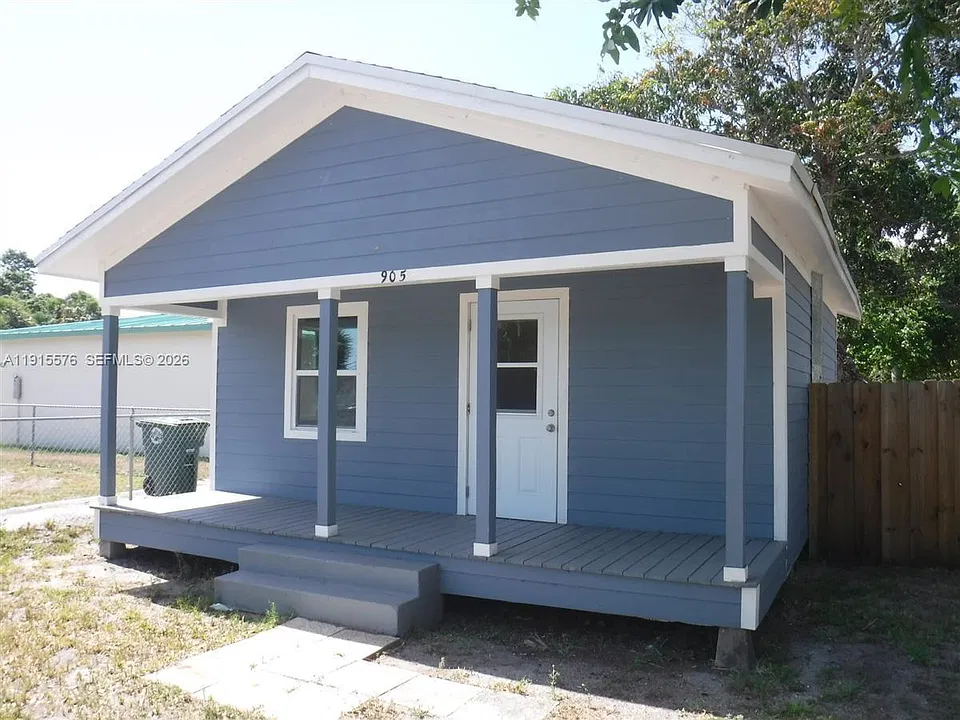 909 Avenue B