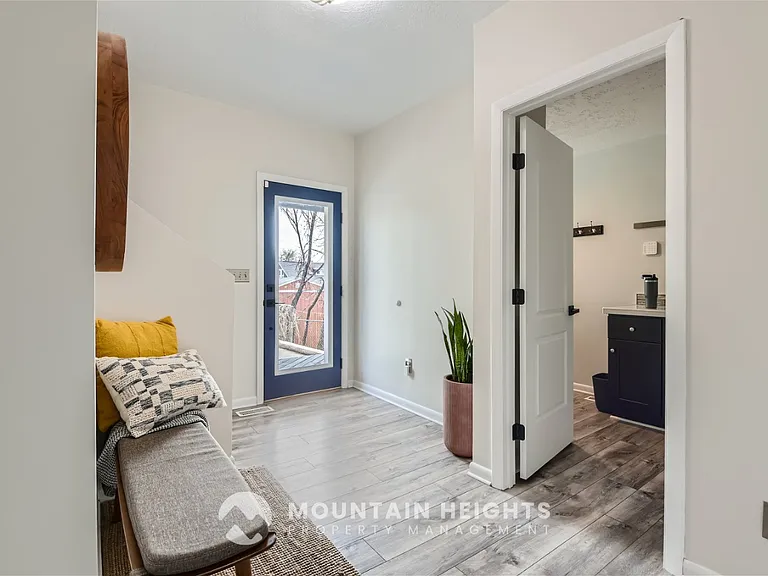 677 N Capitol St — Photo 17