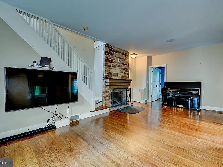 353 Cherry Hill Rd — Photo 9