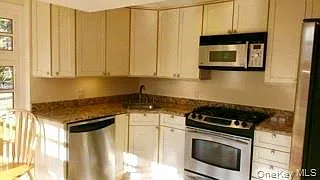95 Rockland Rd — Photo 31