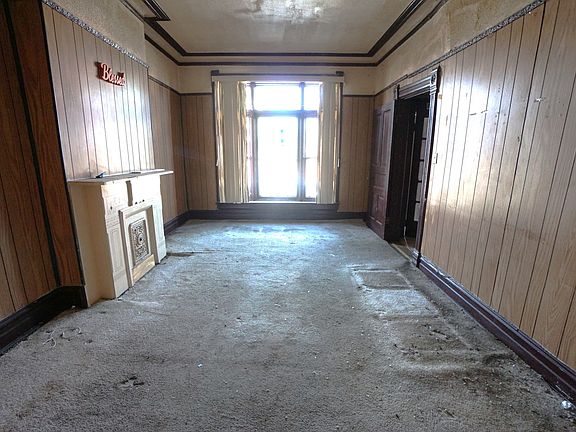 3rd image of 2751 W Maypole Ave