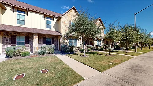 3007 Towers Pkwy Photo 1