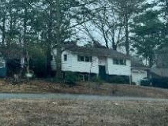 Exterior Neighborhood (street photo)