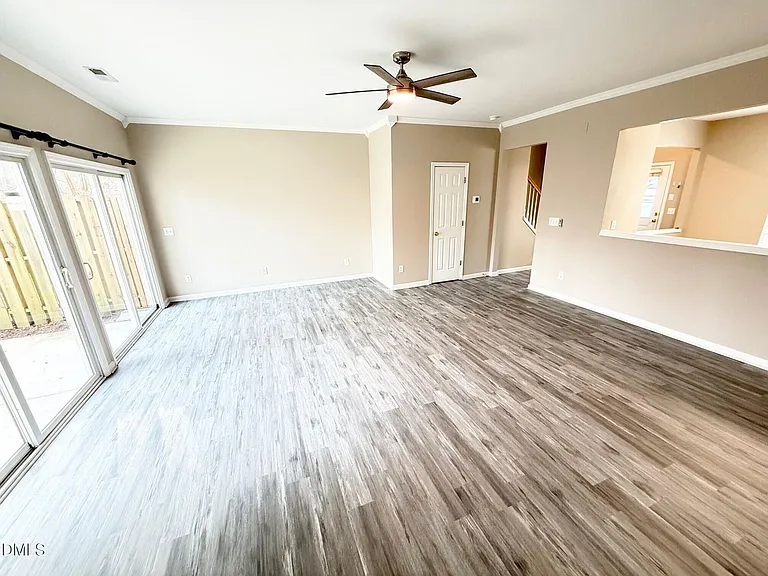 412 Canyon Lake Cir — Photo 9