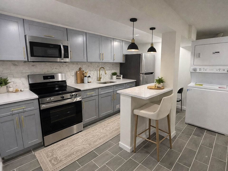 1st image of 25-14 Newtown Ave #1RR
