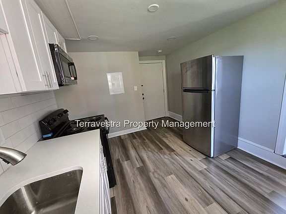 2nd image of 223 N 2nd St APT 4