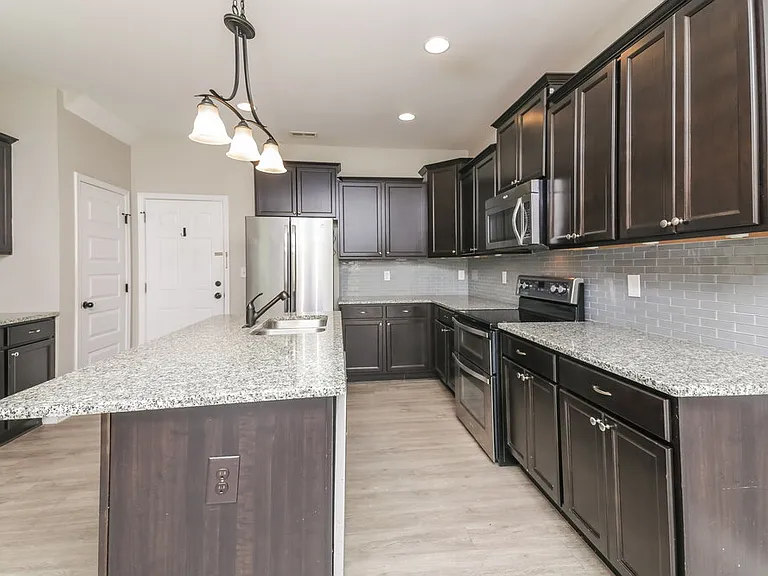 109 W Webber Ln — Photo 8