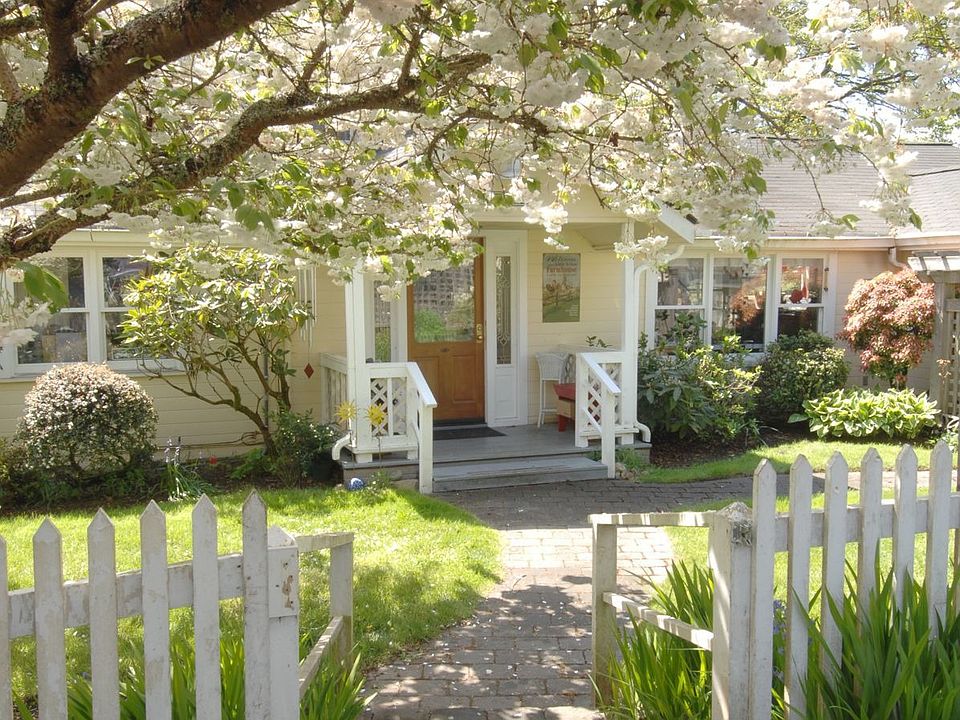 1st image of 10669 Manitou Beach Dr NE