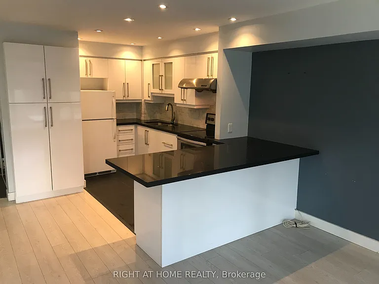 40 Scollard St #1601 — Photo 13