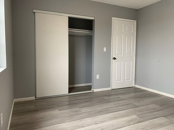 5th image of 9434 Parmelee Ave