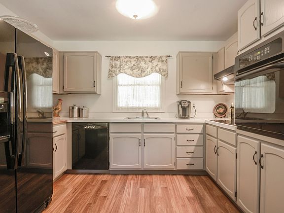 2nd image of 7 Barker Dr
