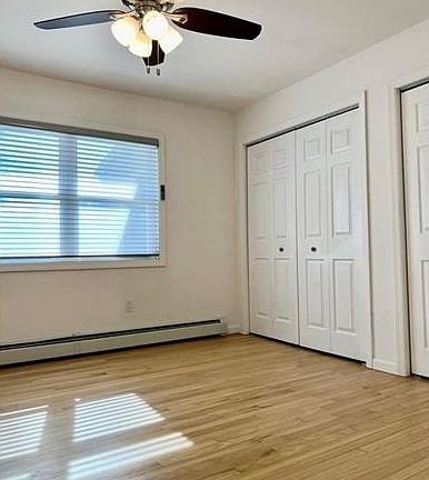 5th image of 32 Tomkins Ave