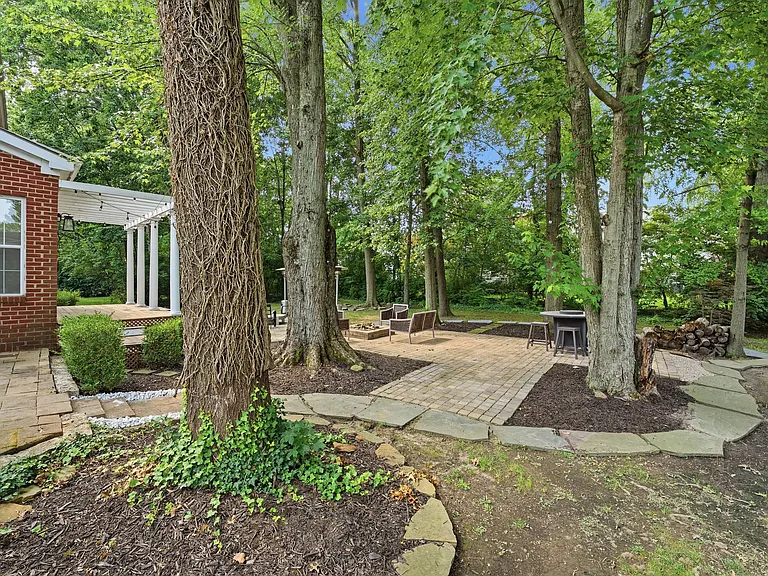 7362 Hampsted Sq N — Photo 46