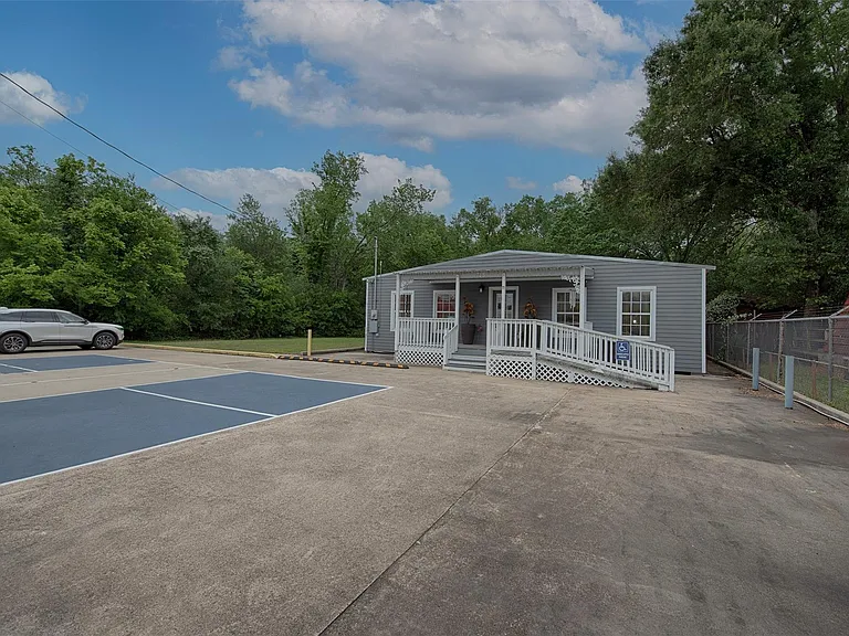 715 Grand Ave — Photo 3