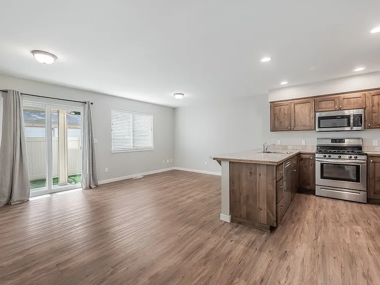 2844 N Carriage Ct — Photo 5