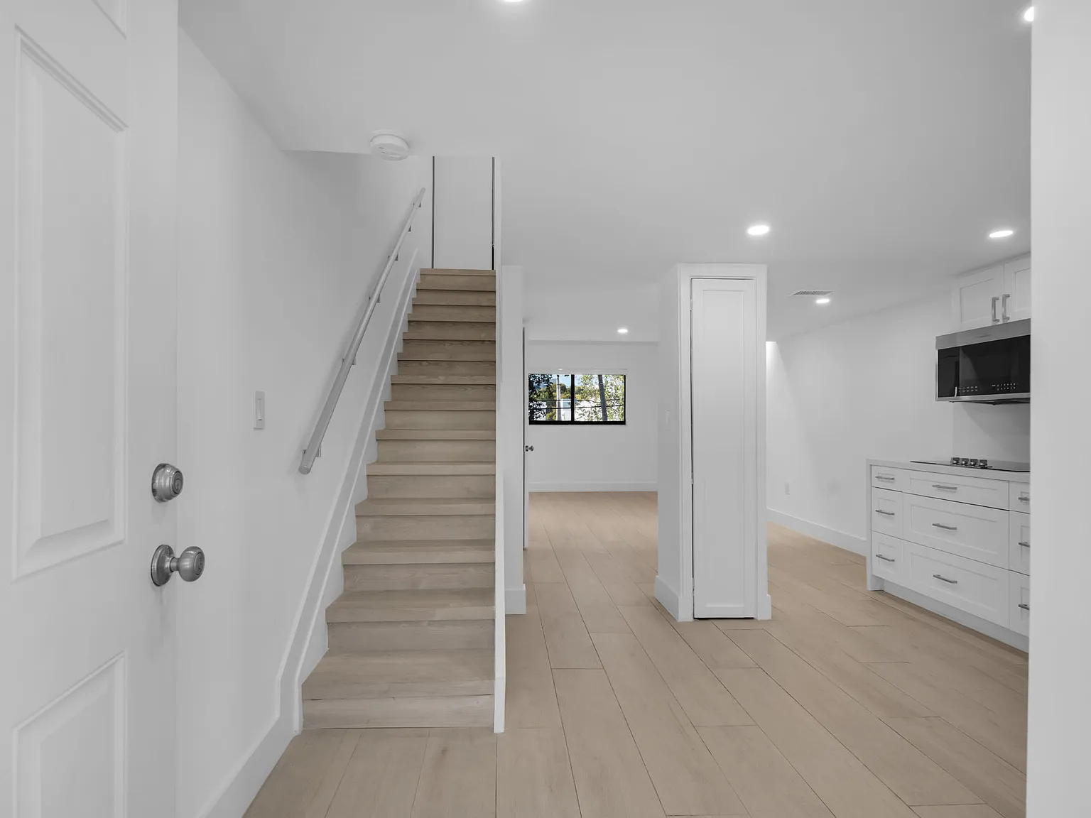 2 bed, 2.5 bath, 993 sqft, $3,800 — Photo 3