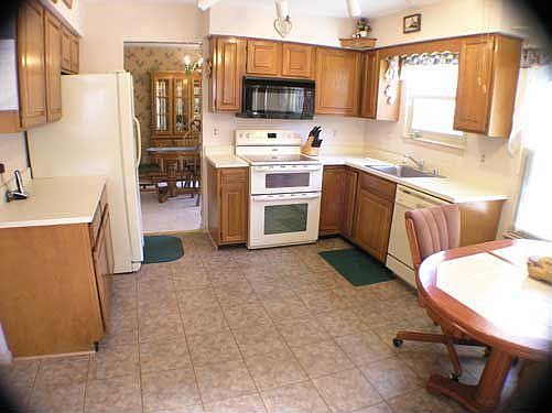 3rd image of 2983 Emerald Chase Dr