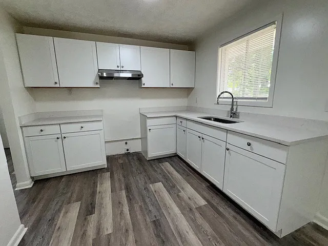 920 Rosewood Dr — Photo 6