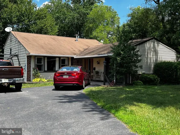 150 Whitman Dr, Turnersville, NJ 08012
