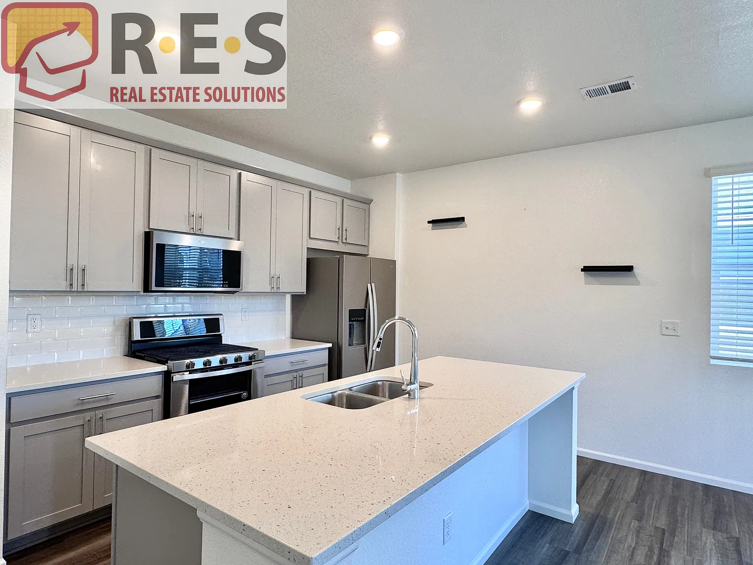 3 bed, 2.5 bath, 1877 sqft, $2,500 — Photo 3