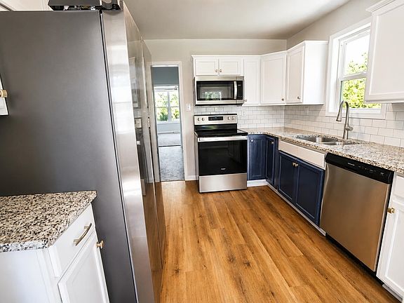 3rd image of 1114 N Pine St