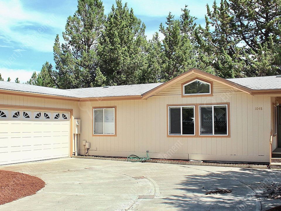 1st image of 1048 SE Castlewood Dr