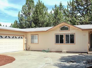 1048 SE Castlewood Dr, Bend, OR