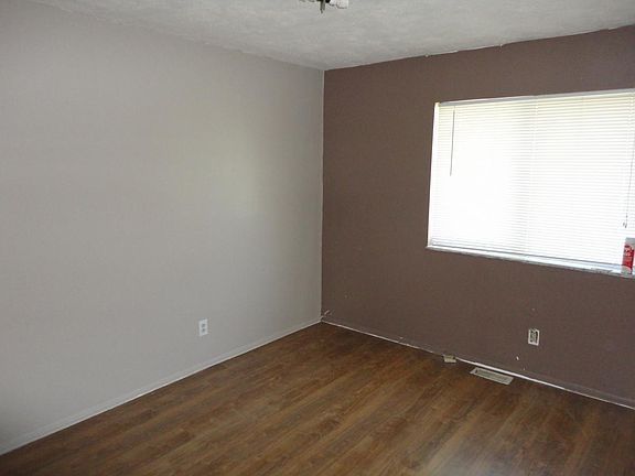 4th image of 10912 College Place Dr #B