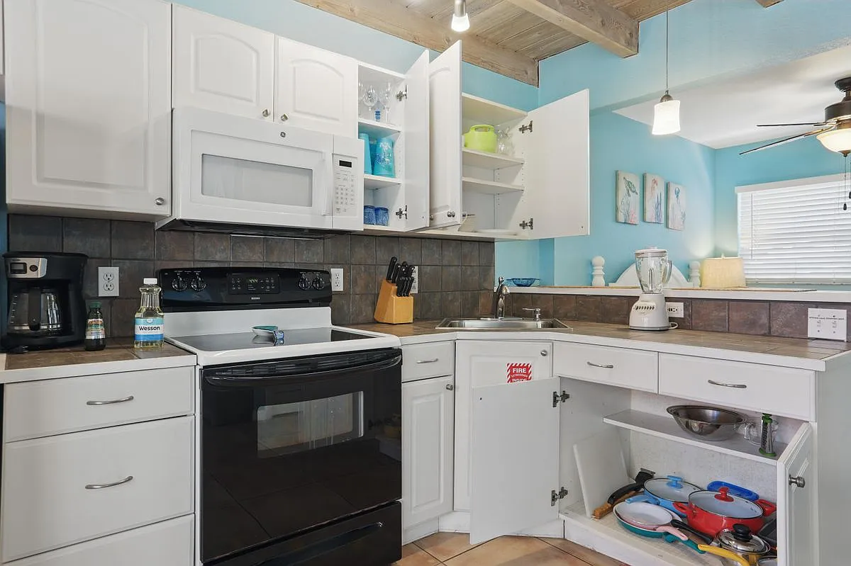 Studio, 1.0 bath, 444 sqft, $1,550 — Photo 2