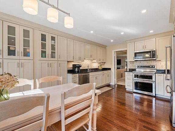 4th image of 5918 Empire Way