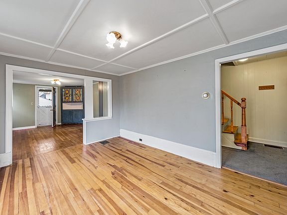 3rd image of 32 Amesbury Street
