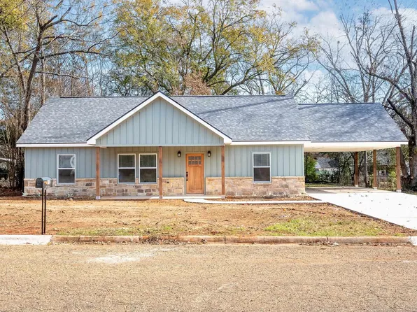110 Ridgeway Dr, Daingerfield, TX 75638