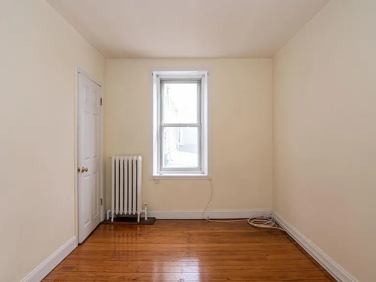 Bedroom (Rear)