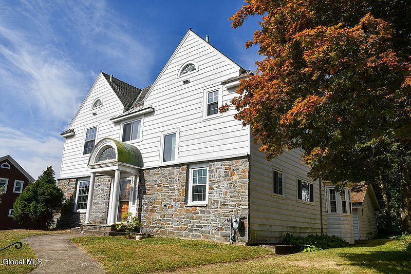 2nd image of 18 Fleetwood Avenue