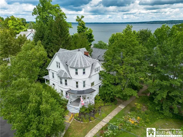 6 Irving Pl, Chautauqua, NY 14722