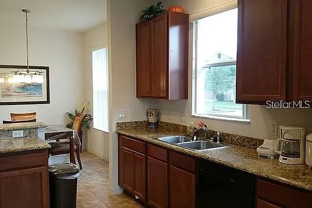 1001 Tourmaline Dr — Photo 7