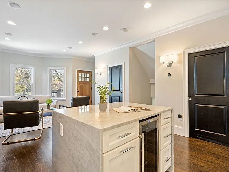 110 Albion St #1 — Photo 4