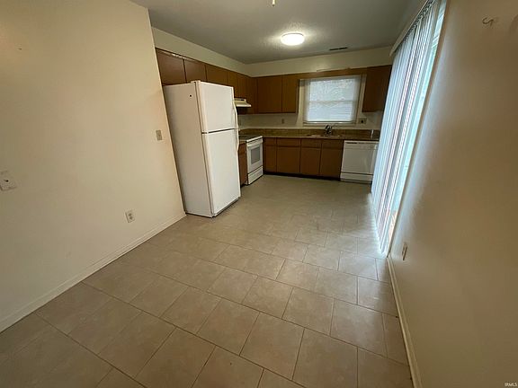 5th image of 614 Plainfield Dr