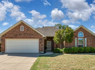 1057 Springwood Dr, Saginaw, TX 76179