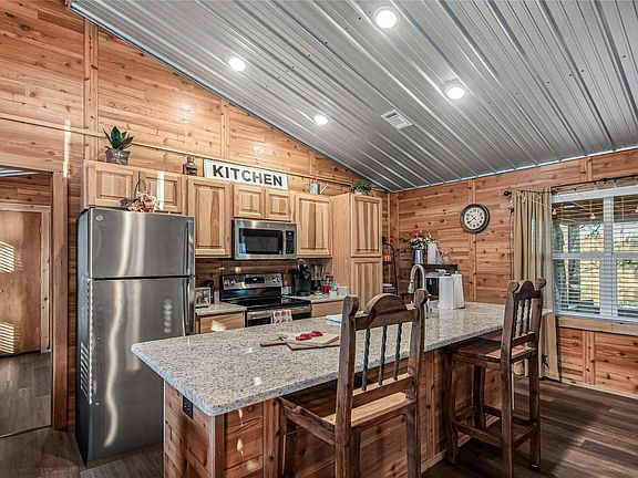 5th image of 515 Lakeview Ln