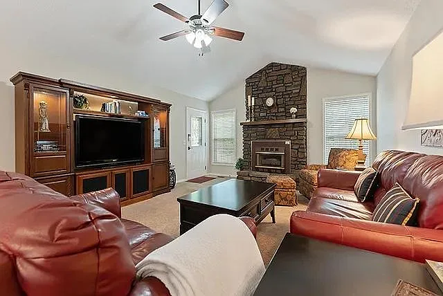 42 Basildon Cir — Photo 3