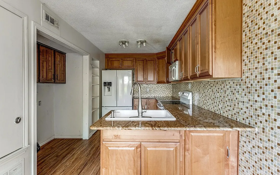 Building Photo - 14151 Montfort Dr #335