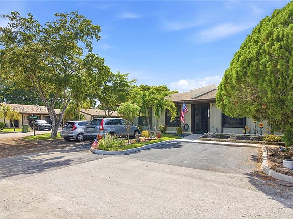 2nd image of 10231 Buttercup Ct