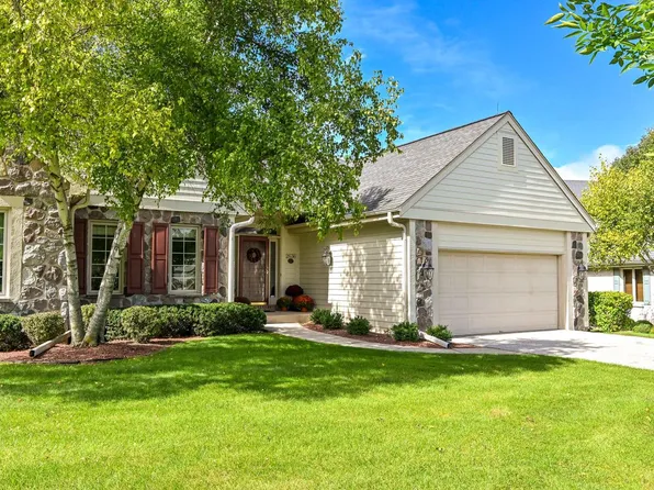 2636 W Lake Forest COURT, Mequon, WI 53092