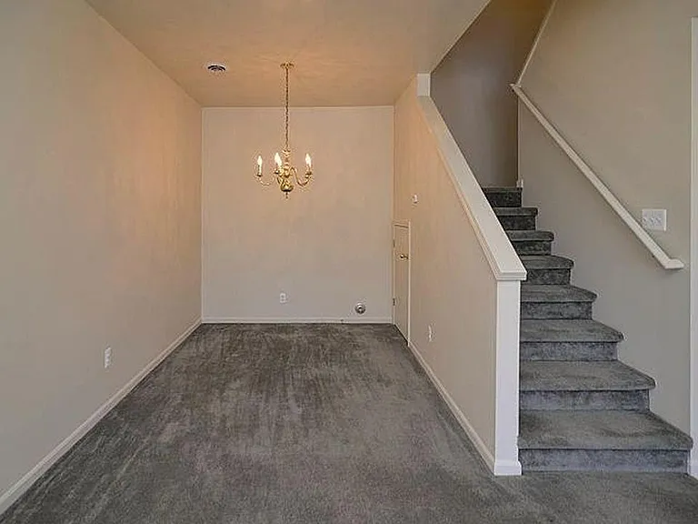 2076 Cloverly Ln — Photo 9